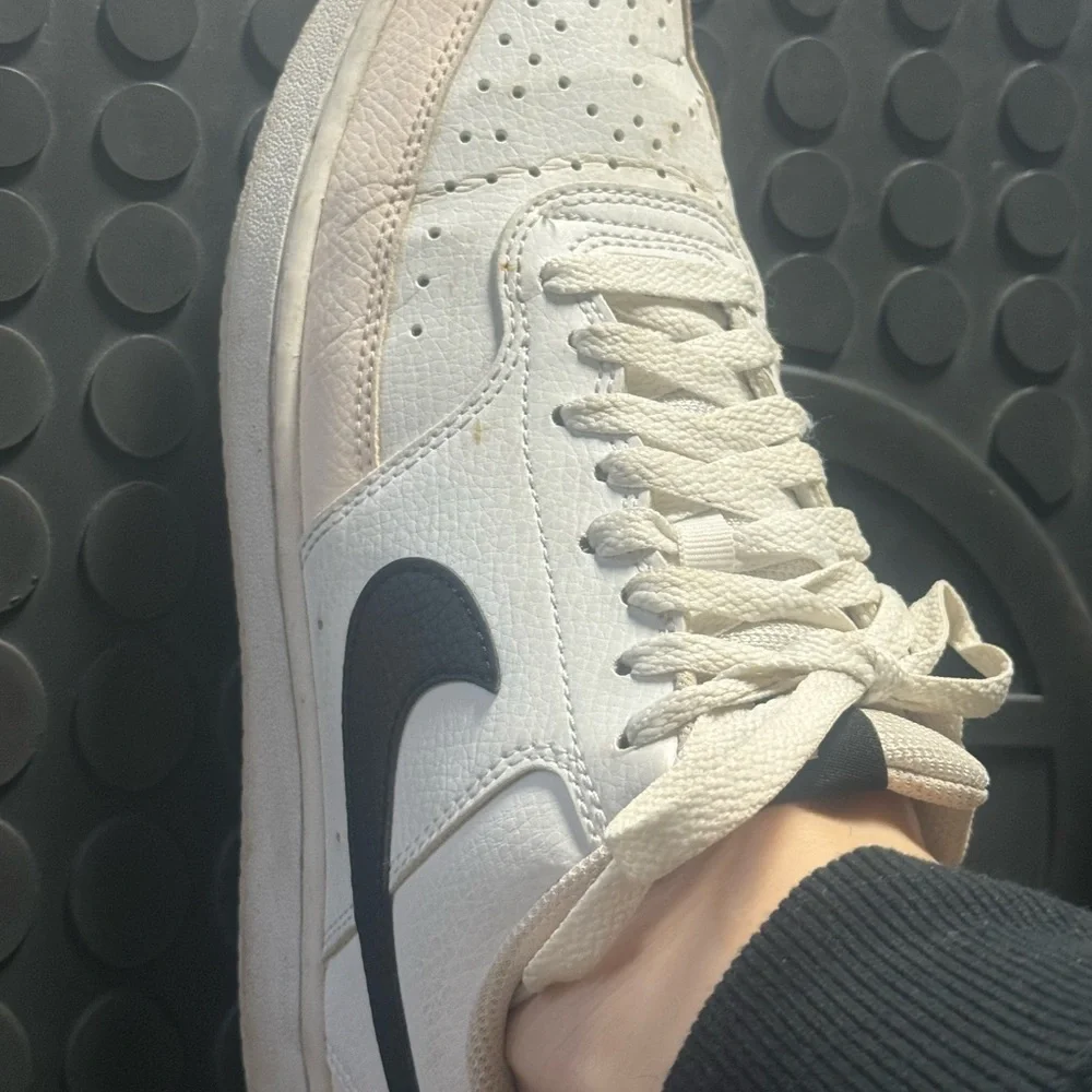 Nike Women's White Sneakers 8,5